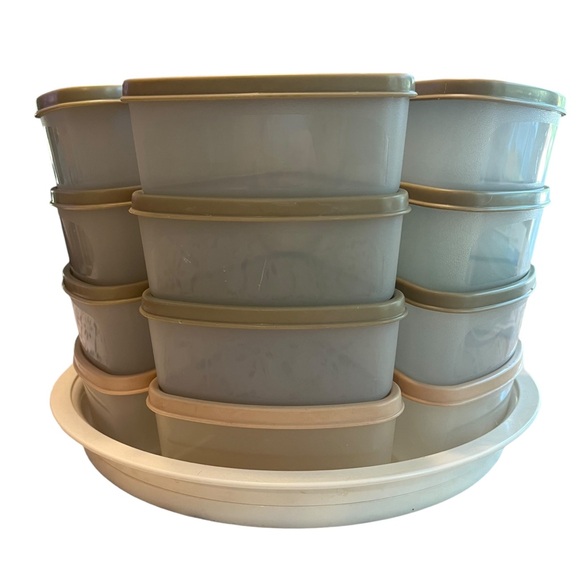 Vintage Tupperware pie slice storage containers with lids and lazy Susan - Picture 3 of 12